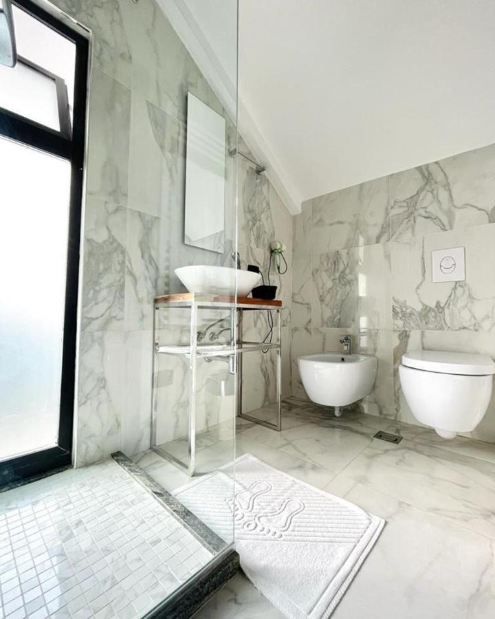 טיראנה Vila Shard Boutique Hotel מראה חיצוני תמונה
